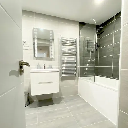 Peaceful 4-bed House And Garden For Families, Dogs And Groups
