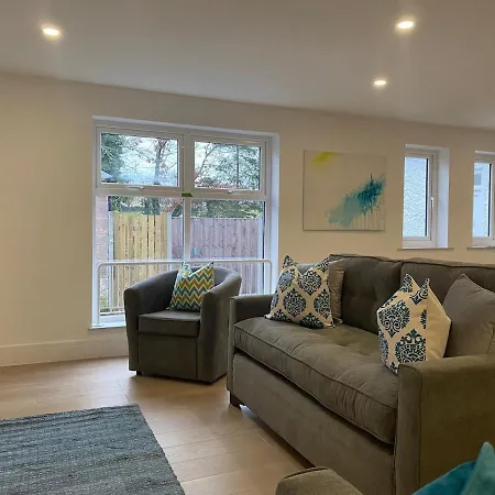 Peaceful 4-bed House And Garden For Families, Dogs And Groups