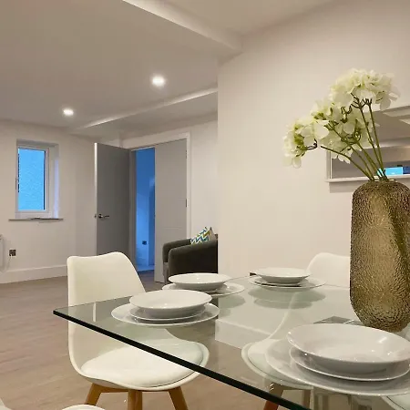 Peaceful 4-bed House And Garden For Families, Dogs And Groups
